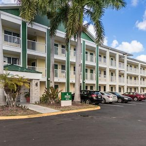 Hometowne Studios By Red Roof Fort Lauderdale