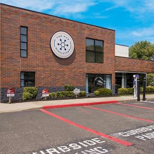 The Hub Middletown Red Bank- Best Western Signature Collection